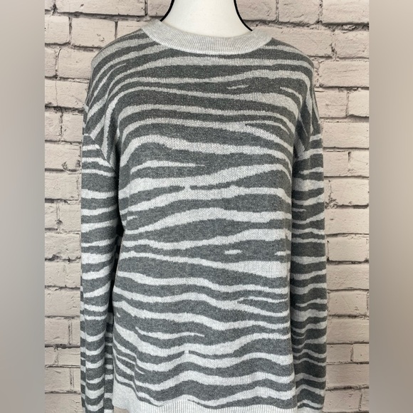 Ava & Viv Gray Animal Print Sweater size 0X - Picture 2 of 9